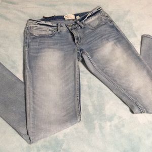 Skinny low rise jeans from buckle. BRAND NEW